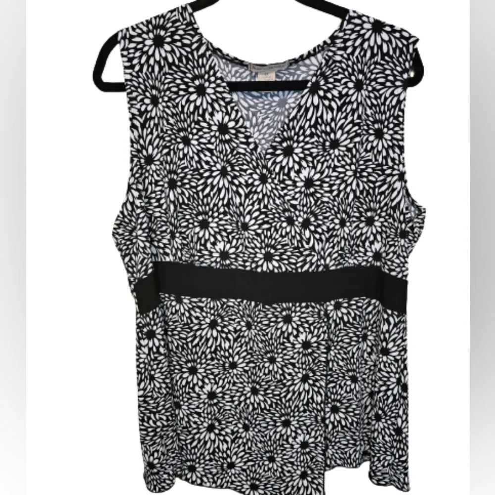 Susan Lawrence Black and white print top